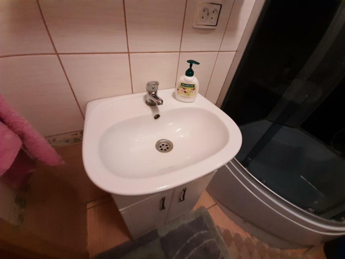 Котедж "Барвінок" Verkhovyna Ngoại thất bức ảnh