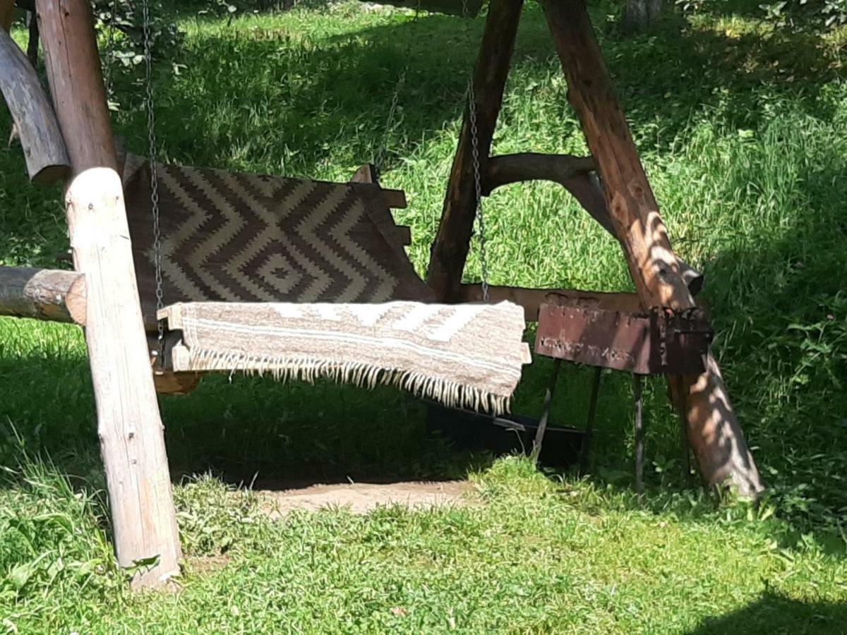Котедж "Барвінок" Verkhovyna Ngoại thất bức ảnh